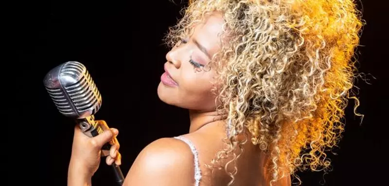 Música Linda Caldas